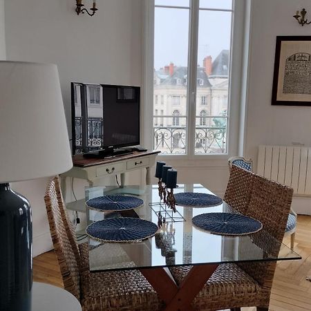 Appartement F3 Au Balcon De La Place Du Martroi Orléans Kültér fotó